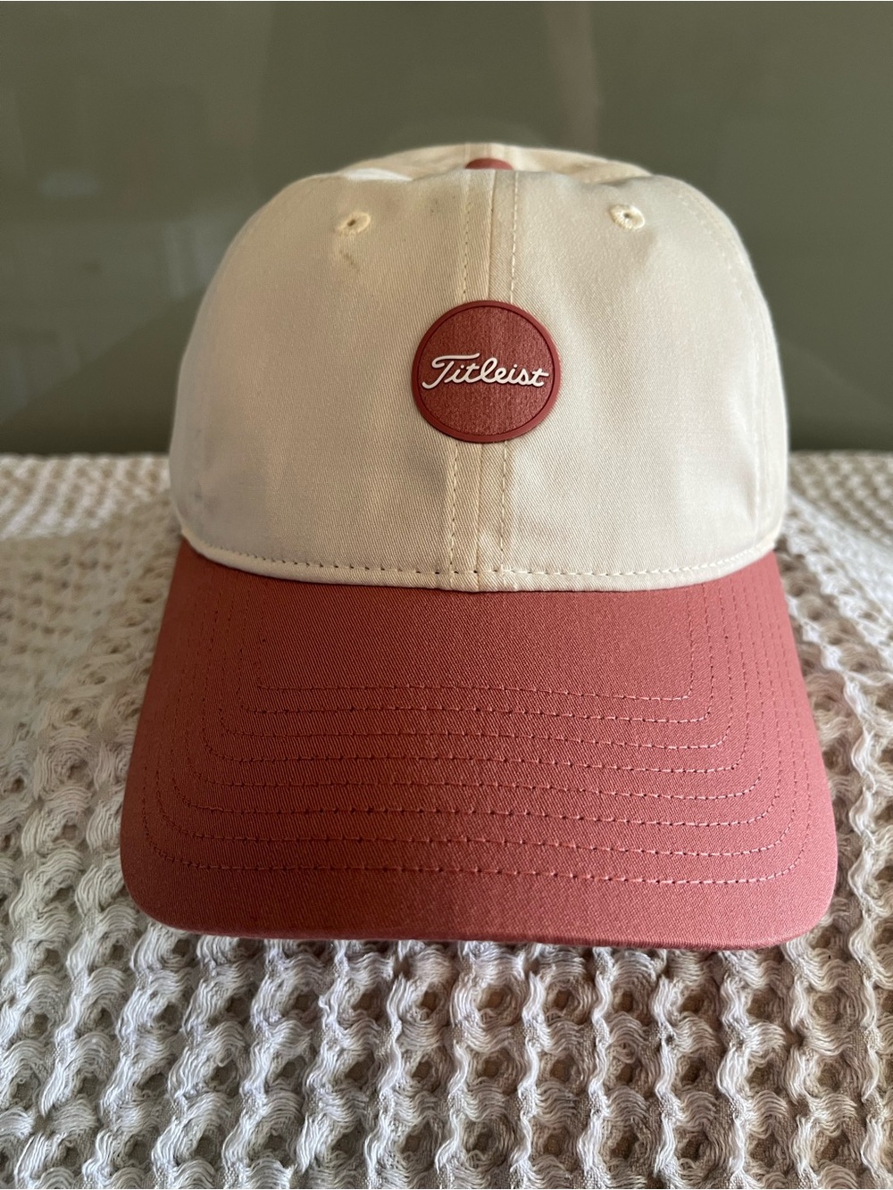 Titleist men’s adjustable Cream & Sedona hat 485